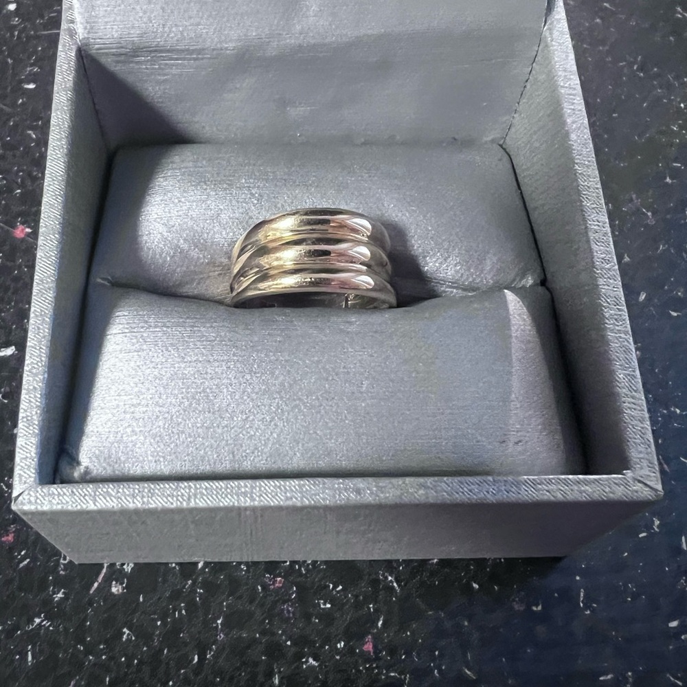 Yellow gold ring